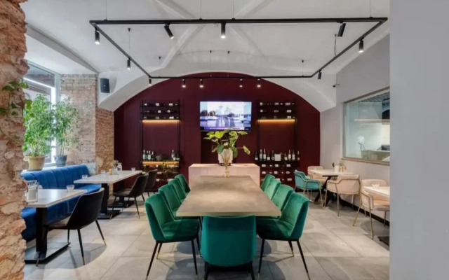 Отель Демут