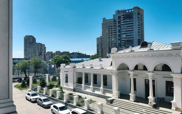 V Samom Tsentre Goroda Flat