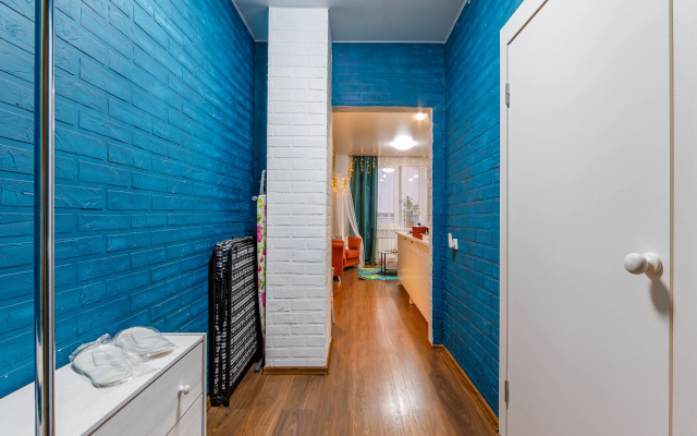 Апартаменты на Крестинского павлин