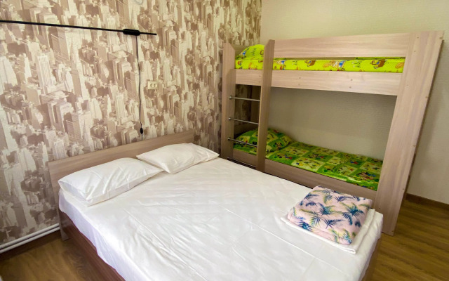 S Otdelnyim Vhodom I Parkovkoj Apartments
