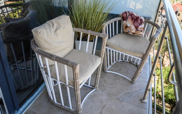 Luks Krasiveyshiy v ZhK "Barselona Park" s Bol'shim Balkonom i Vidom na More Apartment