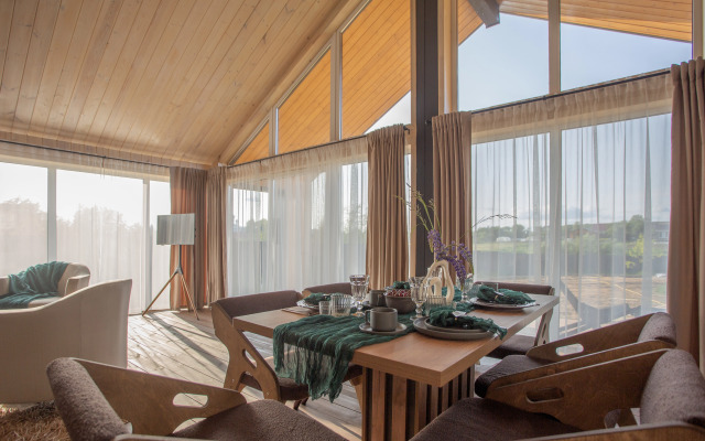 Barnhauz U Ozera Private house