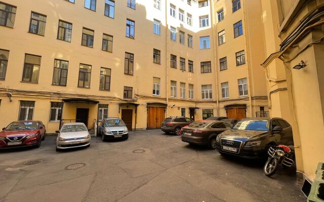 Na Chaykovskogo 40 Flat