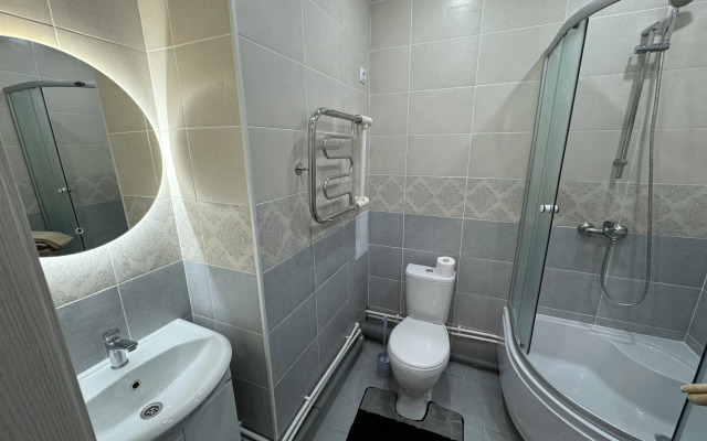 V Centre u Metro s Igrovoj Pristavkoj Flat