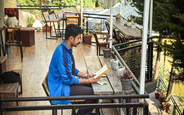 Хостел Young Monk Hostel & Cafe Dharamkot