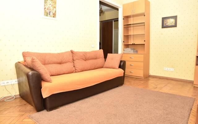 Na Pushkinskoy Flat