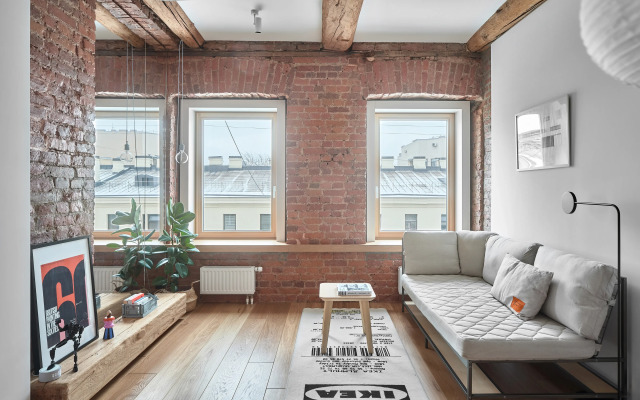 Ryadom S Nevoy Na Ulitse Chaykovskogo Flat