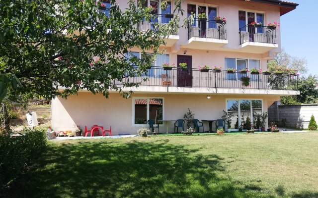 Miranis Houses Guest House