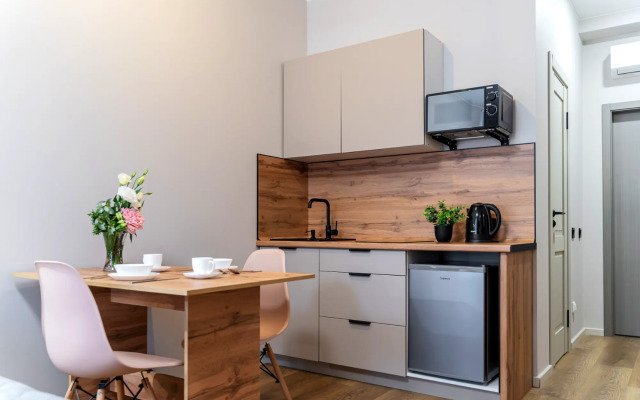 U Moskovskogo vokzala s kukhney i konditsionerom Apartments