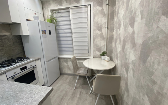 Квартира Двухкомнатная у метро напротив Северного вокзала