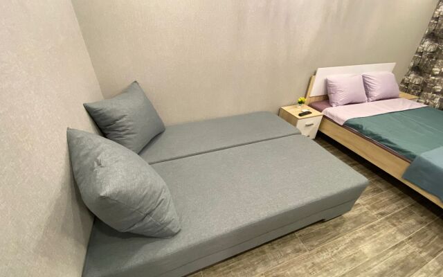 Na Ulitse Aleksandra Polina 1 Apartments