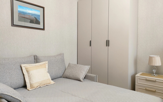 Ryadom S Parkom I Morem Flat