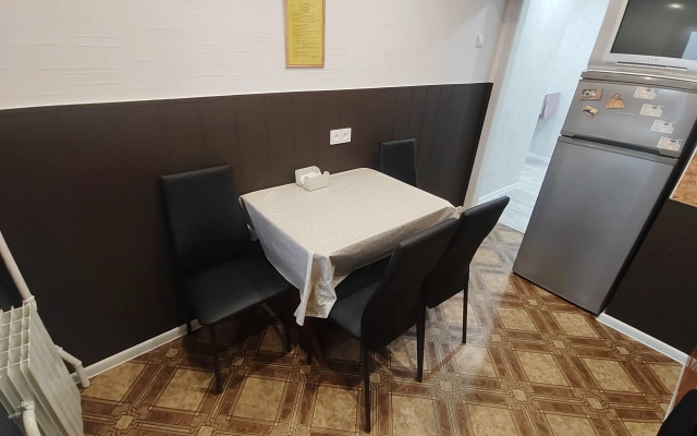Tryokhkomnatnaya S Razdelnymi Spalnyami I Balkonom Flat