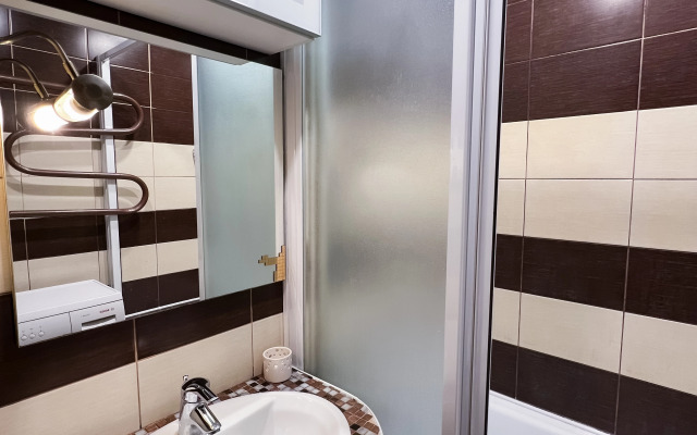 Квартира 3-комнатная на Беринга 10