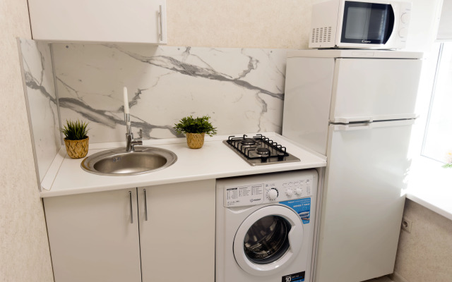 Na Vokzalnoy Ulitse 3-83 Flat