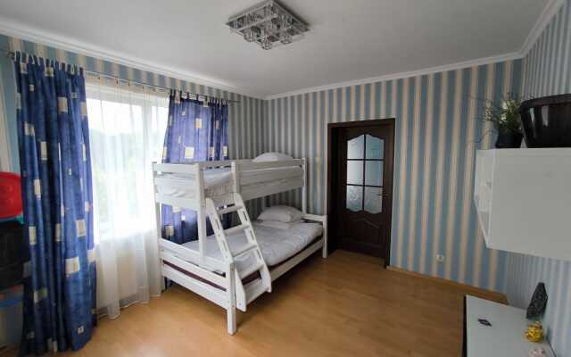 S Basseynom, Saunoy  i Kaminom Private House