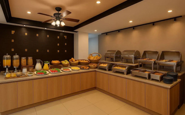 Отель The Outdoor Kata