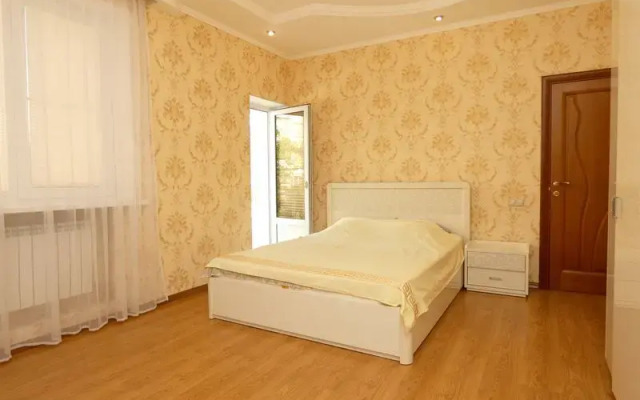 Veles House Druzhby 15 Apartment 1