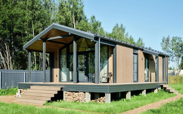 Частный дом с сауной, детской и спортивной площадкой