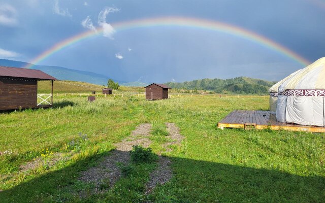Yozhkiny Dachi Altay Glamping