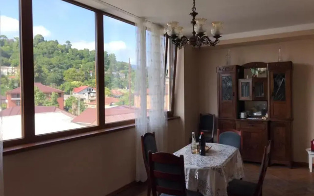 Apartments 4-Kh Komnatnye V Tsentre Sukhuma