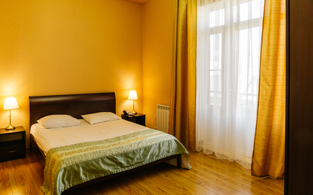 Gold Star Hotel