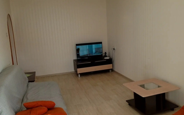 Na ulitse im. Kosmonavta Popovicha 77 Flat