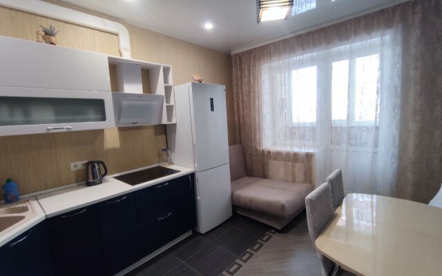 Nochnik na Solnechnom proyezde Flat