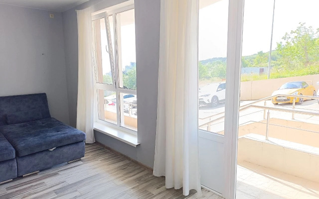 Prostornaya S Otdelnym Vkhodom Flat