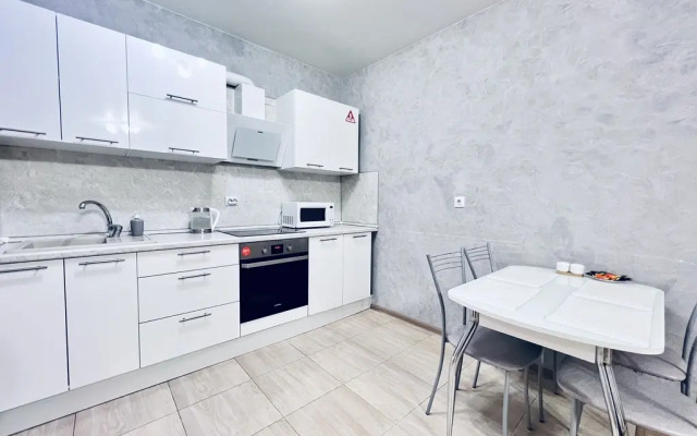 Yevro Dvukhkomnatnaya S Vidom Na Gorod Cherez Dorogu Ot Akvaparka Rivyery Flat - Apartment in 카잔 - Photo 3