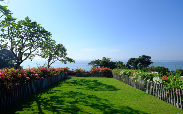 Отель Maya Sanur Resort & Spa