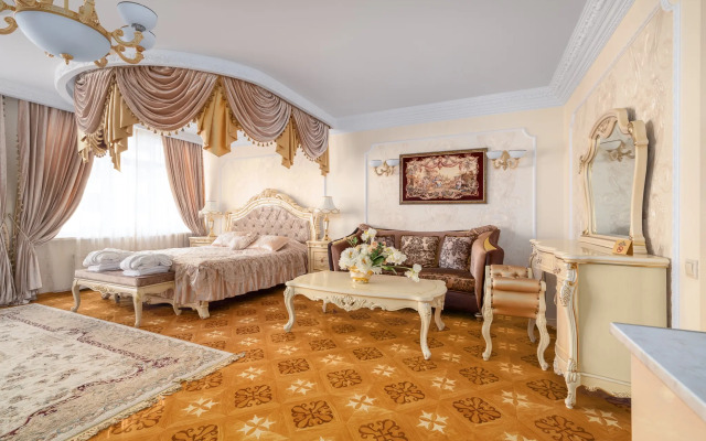 Hotel Monarkh