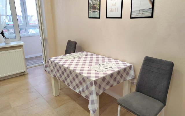 Svetlaya kvartira s prekrasnym vidom Flat