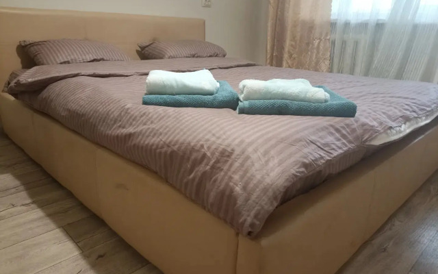 Na Ulitse Verkhnyaya Dubrova 32 Flat