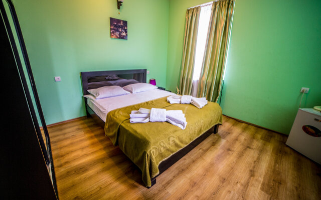 Qeroli old town Hotel