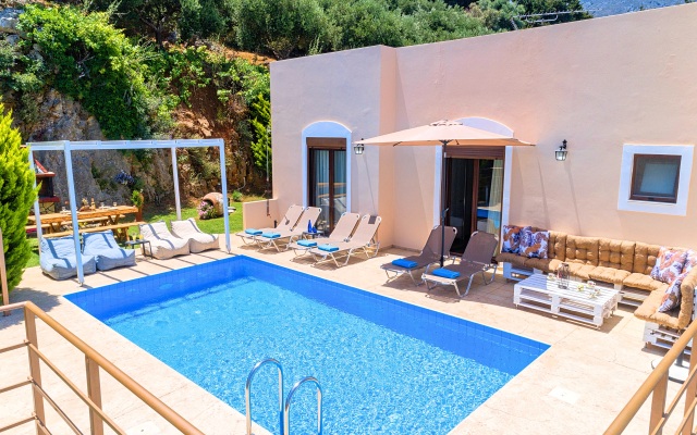 Cretan Sunny Villa Heated Pool