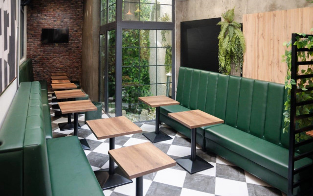 Twelve Inn Hotel