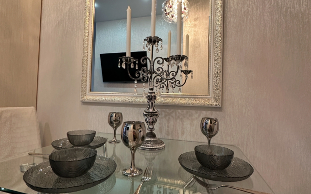 Bolshaya Studiya V Tsentre Flat