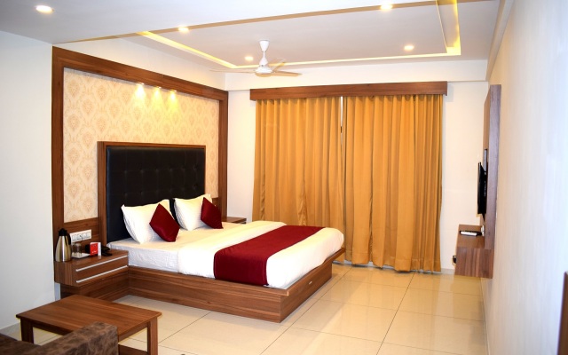 Royal Square by Sky Stays Hotel
