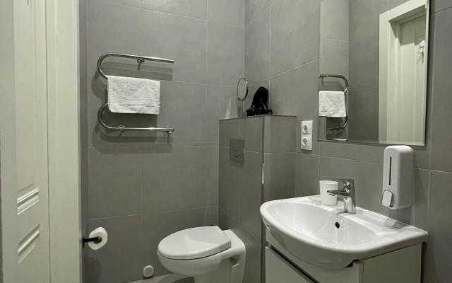 Simple Seasons Aparts Living Quarters