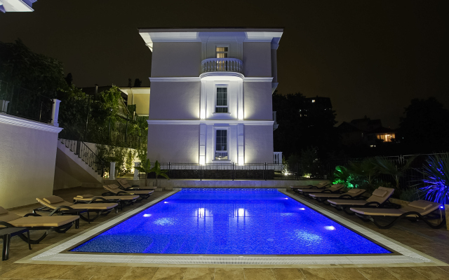 The White Residence Guest House