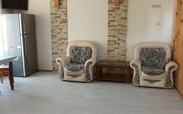 Na Shkolnoy Private house