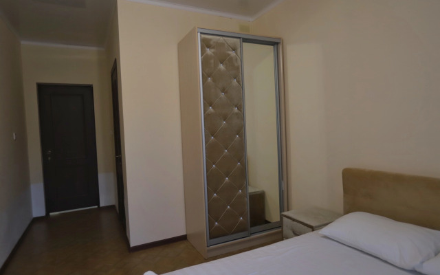 Golden City Hotel