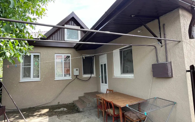 Vblizi Termalnykh Istochnikov Private house