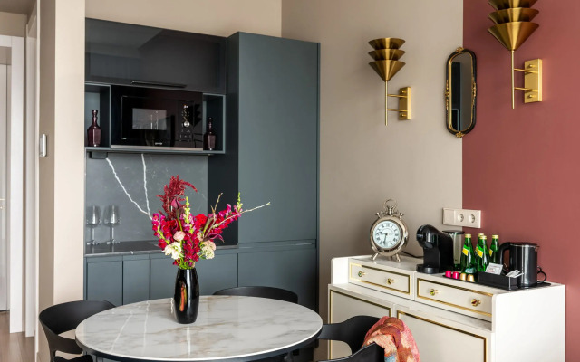 Look&Feel Aristocrat Apartments