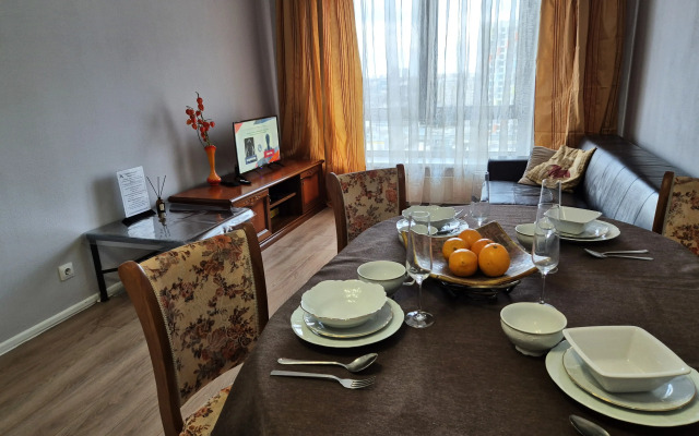 Bolshaya 2-Kh Komnatnaya Khoroshaya u Metro Otradnoye Flat