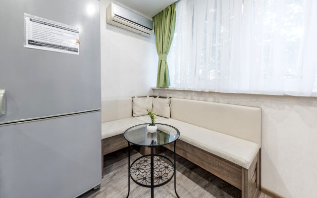 Na Ostrovskogo Apartments