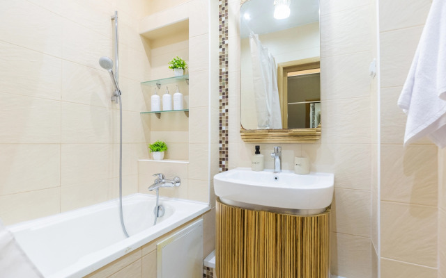 Semejnaya Dvuhkomnatnaya u Zooparka s Gamakom na Lodzhii Flat