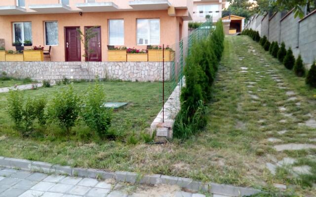 Miranis Houses Guest House