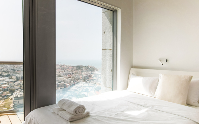 Luxury Condo & Spectacular View by FeelHome Apartments